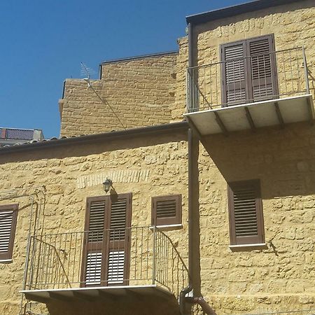 B&B A Due Passi Dal Centro Agrigent Exterior foto