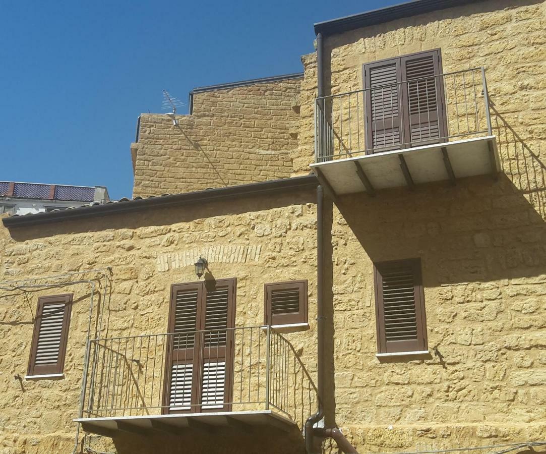 B&B A Due Passi Dal Centro Agrigent Exterior foto